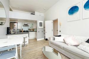 Stylish Kensington apartment in prime location