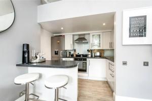 Stylish Kensington apartment in prime location