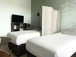 Bedroom, Airco, Free Parking & Private Bathroom