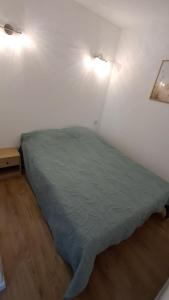 Appartement refait à neuf, climatisé, en rez-de-jardin, à 30 secondes de la plage