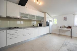 AA Dalmatia - Exclusive Private Pool & Real Hot Tub, 90m Suite near Split