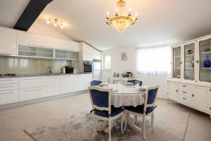 AA Dalmatia - Exclusive Private Pool & Real Hot Tub, 90m Suite near Split