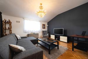 AA Dalmatia - Exclusive Private Pool & Real Hot Tub, 90m Suite near Split