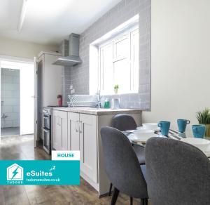 Tudors eSuites 5 Bedroom House #101R