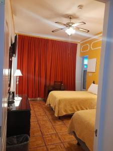 Habitación cómoda, con un toque futbolero