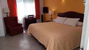 Habitación cómoda, con un toque futbolero