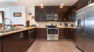 Phase 2 Coronado 107 Stylish Ground-Floor 2BR Steps from Pools, Beach & Las Palomas Fun