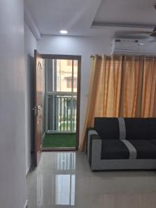 SG PRANAVAM - 1 BHKs & 2 BHK at 2min walk from Guruvayur Temple West Nada - Appt Nos - A101 - G101 - F101 - First floor KRISHNAKRUPA APARTMENT Near Vaily Temple - For Families & Group accomodation for Functions