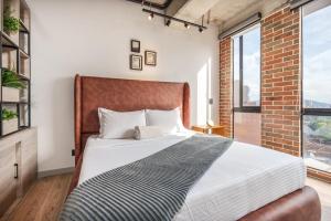 Spacious Loft with a Beautiful View in Laureles, Near Poblado