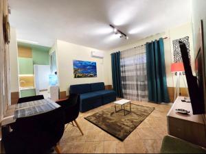 REOs Apartment
