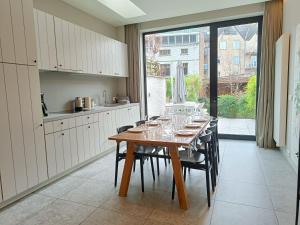 Blossom & Bloom - 3BR House with Garden near Centre