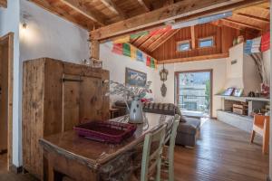 Spacious loft on pedestrian street with views