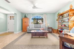 Davis Shores 4BR Getaway Near Downtown