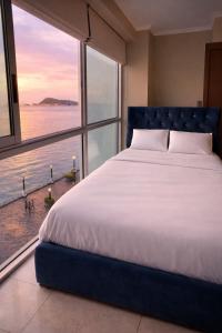 Lujoso depa con piscina, gym, jacuzzi frente a las peñas Guayaquil, Ecuador
