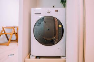 Fukuoka Hakata Stay - Spacious & Stylish Apt
