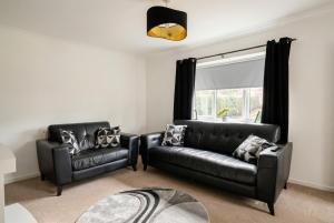 Contemporary Private Home Near Nottingham with Free Parking and Garden