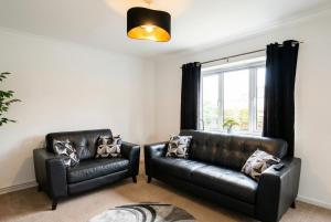 Contemporary Private Home Near Nottingham with Free Parking and Garden
