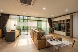 Luxury 4BR 250 sqm 5 min to BTS Sukhumvit 26