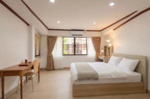 Luxury 4BR 250 sqm 5 min to BTS Sukhumvit 26