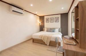 Luxury 4BR 250 sqm 5 min to BTS Sukhumvit 26