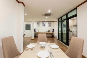 Luxury 4BR 250 sqm 5 min to BTS Sukhumvit 26
