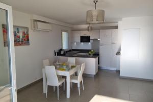 Apt With Pool Magnificent Sea View 80m To Beach