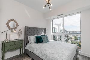 Lake Simcoe Stays - Friday Harbours Official Rental Program - Magnolia Suite