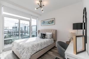 Lake Simcoe Stays - Friday Harbours Official Rental Program - Magnolia Suite