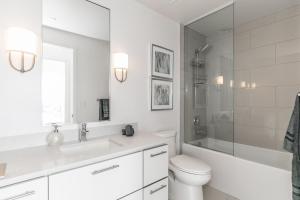 Lake Simcoe Stays - Friday Harbours Official Rental Program - Magnolia Suite