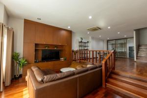 Huge townhome in Bangkok CBD I 4BR 6Bath