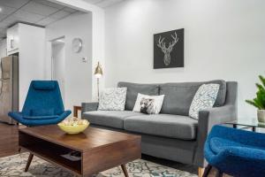 Spacious 1 Bed with Mountain Views only steps from Downtown