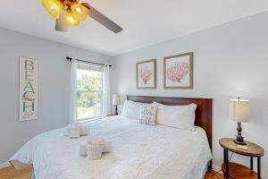 Dog-friendly home in a quiet area near Disney with private heated pool, pool spa