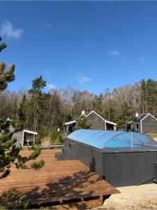 Osada Skoczkowo komfortowe domki z prywatnymi wannami hot-tub nad jeziorem- sauna- balia- prywatny staw wędkarski