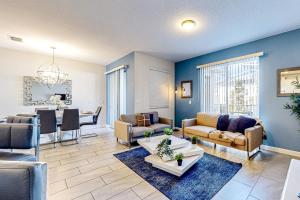 Inviting home near theme parks with private heated pool, lanai, patio & WD
