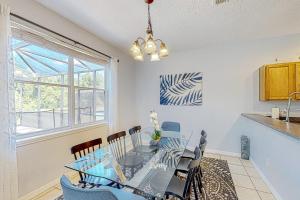 Dog-friendly home in a quiet area near Disney with private heated pool, pool spa