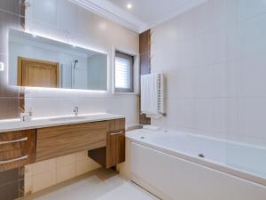 Villa Namora com 4 quartos e piscina privada