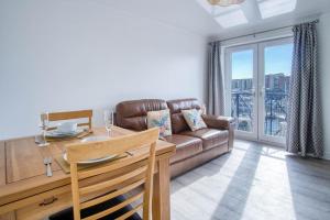 The Crows Nest - 1 Bed Apartment - Swansea Marina