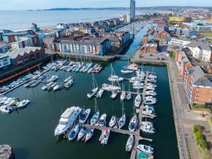 The Crows Nest - 1 Bed Apartment - Swansea Marina