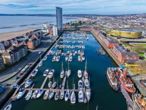 The Crows Nest - 1 Bed Apartment - Swansea Marina