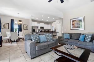 Spacious Home with Private Pool and Spa in Solterra Gates Resort Nr Disney