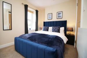 Queens Haven by Prime Stays - Luxury 4 Bedroom Home -Ensuite & Games Room