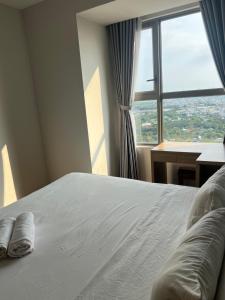 Luxury 2BR at River Panorama, Pool 35F