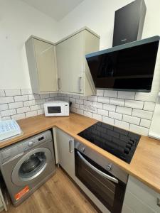 Grange Haven - Newly renovated 2-Bedroom flat, sleeps 5, 10 mins walk to centre