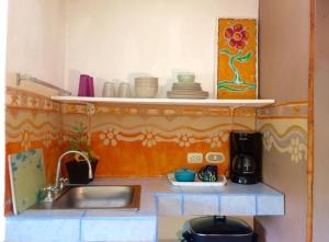 Beautiful Second Story Apartment 202 Next to Playa Flamingo