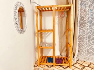 1BDM Aptmt near Victoria place- lively busy area- along the roadside