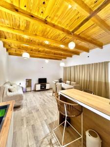 Casa Quinta PARA 6 PERSONAS a Estrenar! Pileta, parrilla cubierta en galería, Aire acondicionado FRÍO CALOR, WIFI, TV, Seguridad, 2 habitaciones amplias, casa 100m,vajilla completa,microondas,pava electrica,heladera cocina Laguna San miguel del Mon