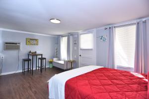 BLUE FLAMINGO Adorable Guesthouse TU- Cherry St- Expo- Downtown-11TH ST- UNIVERSITY OF TULSA