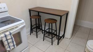 2BR Penthouse On Claiborne