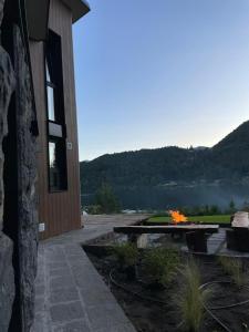 Mágico lugar a orillas del Nahuel Huapi con costa de lago