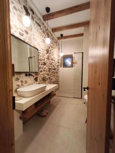 ARETOUSA Private Village Suite